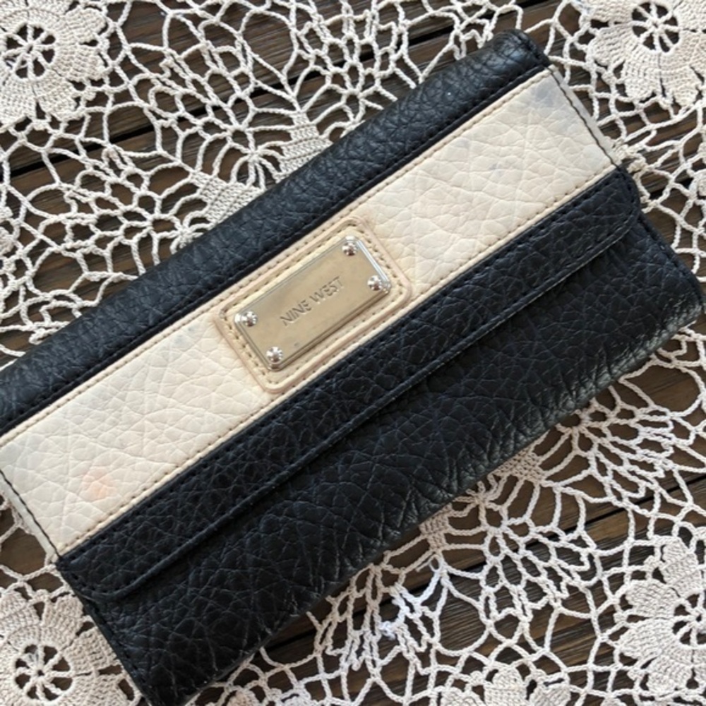 Nine West vintage black/cream trifold wallet
